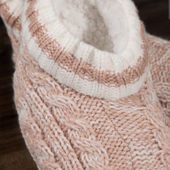 Cable knit and sherpa lined slipper booties - Picture 7 of 7